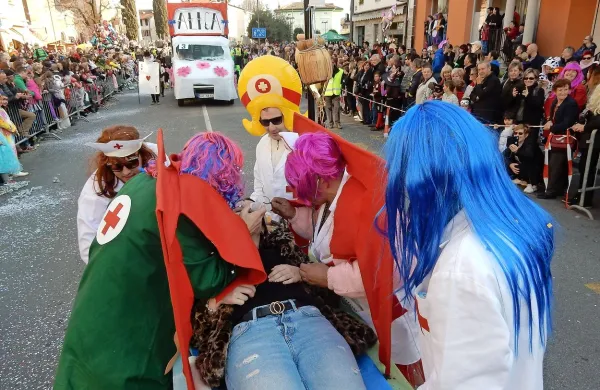 Za pusta so uporabili briljantino