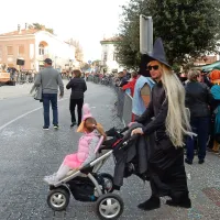 Za pusta so uporabili briljantino