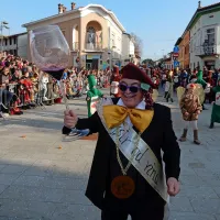 Za pusta so uporabili briljantino