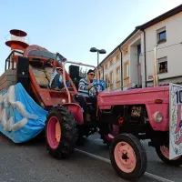 Za pusta so uporabili briljantino