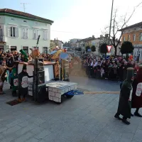 Za pusta so uporabili briljantino