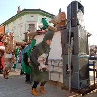 Za pusta so uporabili briljantino