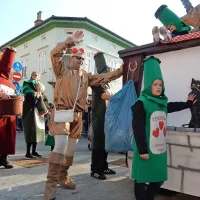 Za pusta so uporabili briljantino