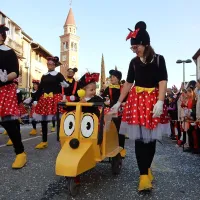 Za pusta so uporabili briljantino
