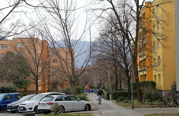 V Cankarjevem naselju ne bi obnavljali komunalne infrastrukture, 
denar bi preusmerili v stanovanja in zemljišča za poslovne cone. 
