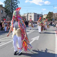 Tradicionalno in novodobno z roko v roki