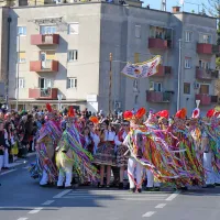 Tradicionalno in novodobno z roko v roki