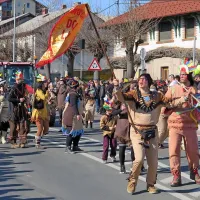 Indijanci iz Novokračin so vodili povorko.