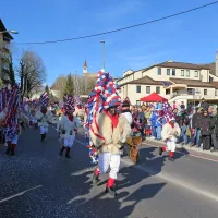 Tradicionalno in novodobno z roko v roki