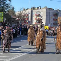 Tradicionalno in novodobno z roko v roki