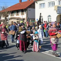 Tradicionalno in novodobno z roko v roki