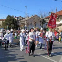 Tradicionalno in novodobno z roko v roki