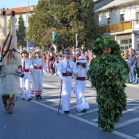 Tradicionalno in novodobno z roko v roki