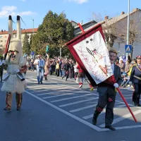 Tradicionalno in novodobno z roko v roki