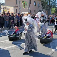 Tradicionalno in novodobno z roko v roki