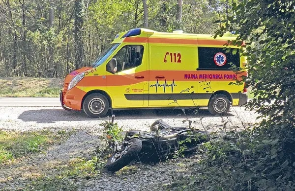800-kubični suzuki pokojnega motorista je obležal le nekaj metrov 
od ceste.