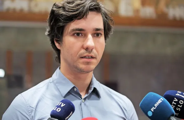Na evropske volitve se podaja tudi Luka Mesec, in sicer z osmega 
mesta na listi.