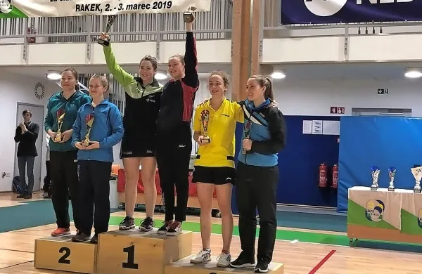 V tekmovanju ženskih dvojic se je bronastega odličja veselila 
članica izolskega Arrigonija Lea Paulin (desno). 