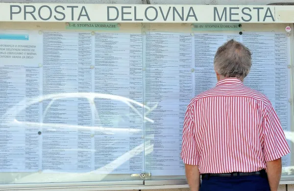 Februarja znova manj registriranih brezposelnih