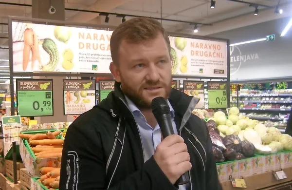 Ustanovitelj skupine Tuš Mirko Tuš odhaja v pokoj. Svoje mesto pri 
vodenju podjetja je predal sinu Andražu Tušu (na fotografiji).