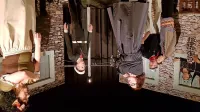 Igralke in igralci Kulturnega in razvojnega društva Brce se pripravljajo na premiero predstave Kraške intrige.