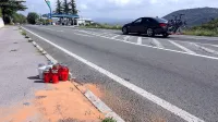 Tri leta in pol po tragični nesreči na cesti od Kopra proti Dragonji, 
pri Srgaših, je na zatožno klop sedel 50-letni Italijan, ki je takrat z 
avtom trčil v 18-letnika na skuterju. 
