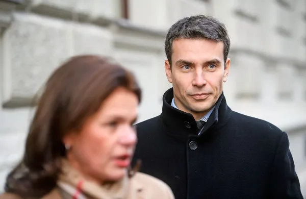 Jernej Pavlič, za katerega si predsednica SAB Alenka Bratušek želi, 
da bi bil nosilec liste, je že evidentiran, a svojega soglasja še ni 
podal.