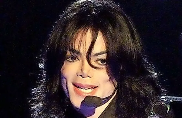 Dokumentarni film televizije HBO Leaving Neverland, v katerem 
nastopata dve domnevni žrtvi, ki naj bi ju spolno zlorabil pokojni 
pop zvezdnik Michael Jackson, je v ZDA in po svetu močno razgrel 
čustva na eni in drugi strani.