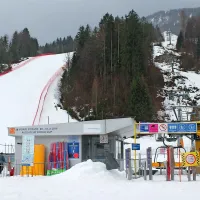 Kljub dežju je  tekmovališče solidno pobeljeno in utrjeno.