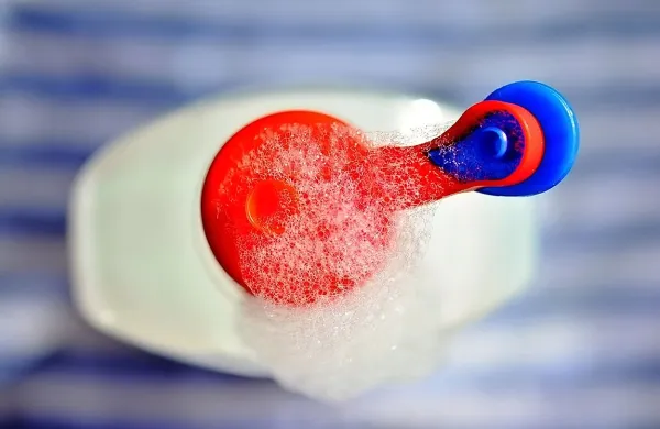 Na Hrva&scaron;kem ob dnevu žensk podjetnicam podarili detergent za pomivanje posode