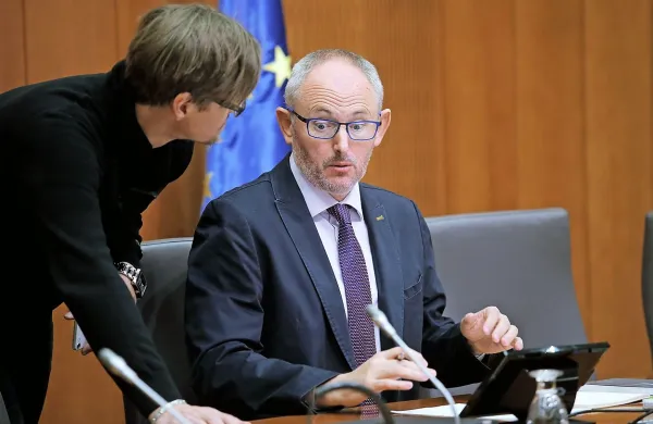  Predsednik odbora DZ za zdravstvo in poslanec Levice Franc 
Trček