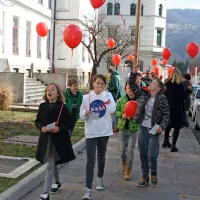 5. pohod je v soboto dopoldne potekal v 15 slovenskih mestih, v 
Zagrebu in v Beogradu.