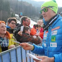 Štefan Hadalin z navijači