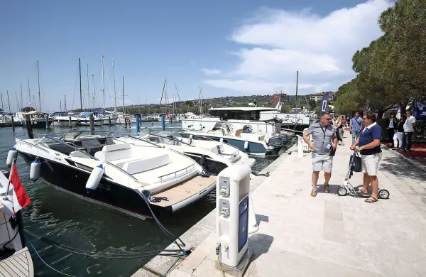 Navtičnega sejma Internautica, ki ga je 23 let gostila Marina 
Portorož in bi se letos po napovedih organizatorja sejma Studia 37 
odvil v Izoli, letos ne bo.
