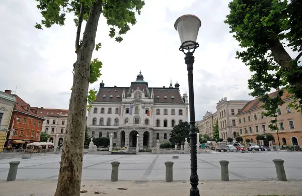 V Sloveniji se bo Podnebni štrajk v petek malo pred poldnevom 
začel na Kongresnem trgu v Ljubljani. 
