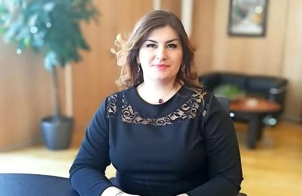 Hrvaška ministrica za regionalni razvoj Gabrijela Žalac je v soboto 
v Vinkovcih z avtomobilom zadela desetletno deklico, ki je izven 
prehoda za pešce prečkala cesto.
