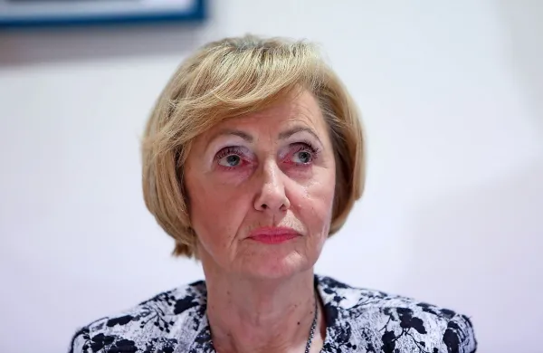 Več deset oseb, zaposlenih v UKC Ljubljana, je decembra 2017 
nepooblaščeno vpogledalo v zdravstveno kartoteko tedanje ministrice za zdravje Milojke Kolar Celarc po njenem prihodu na 
urgenco.