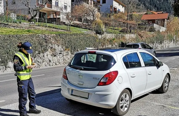 Današnji poostren nadzor za večjo uporabo varnostnega pasu na 
Tolminskem.