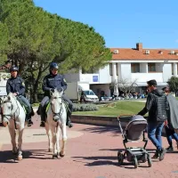 Policisti na konjih v Piranu pritegnili poglede