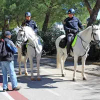 Policisti na konjih v Piranu pritegnili poglede
