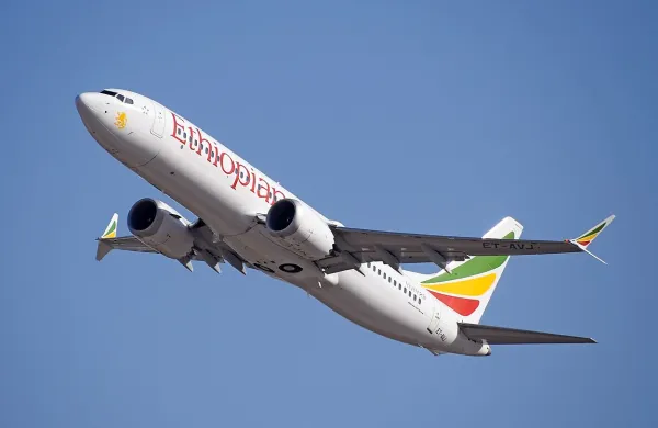 Po nedeljski nesreči skoraj novega letala boeing 737 max 8 družbe 
Ethiopian Airlines se preiskava vse bolj usmerja na varnostni 
sistem, ki naj bi preprečil, da bi letalo izgubilo vzgon.