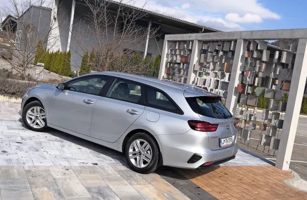 Ceed SW kot karavan prinaša zares velik prtljažni prostor, zmogljiv 
litrski motor in spodobno ceno.