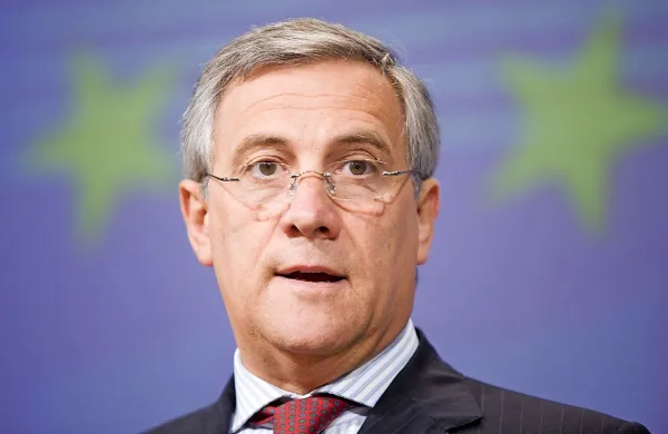 Predsednik Evropskega parlamenta Antonio Tajani znova razburja 
s svojimi izjavami o fašizmu.