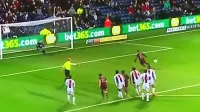Neposrečen poskus je požel obilico posmeha med delom gledalcev na stadionu, ni pa ostal neopažen niti na družbenih 
omrežjih, kjer različni posnetki hitro nabirajo oglede.