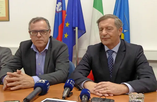 Izolski župan Danilo Markočič in minister za obrambo Karl 
Erjavec