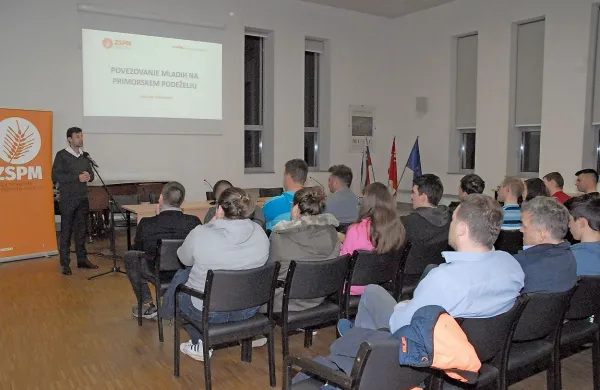 Na srečanju v Bukovici so govorili o perspektivah in povezovanju 
mladih na podeželju in o ustanovitvi društva na Primorskem.