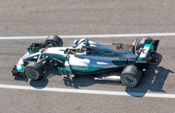 Lewis Hamilton je svoje privržence v formuli ena že navadil na 
šampionska slavja.