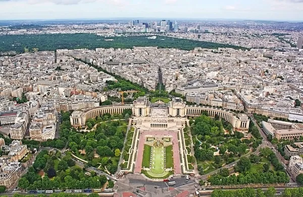 Pariz je na prvem mestu lestvice najdražjih mest na svetu. 