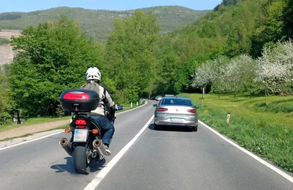 Za večjo varnost voznikov motoristov