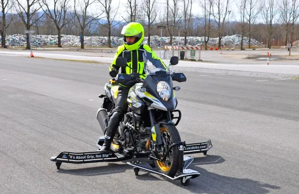 Za zdaj je tovrstna predelava edina v Sloveniji, a Igor Velov, ki vodi 
AVP, upa, da bodo  v prihodnje spodbudili tudi katero od avtošol, 
da bi takšen  motocikel uvrstila v svoj vozni park.